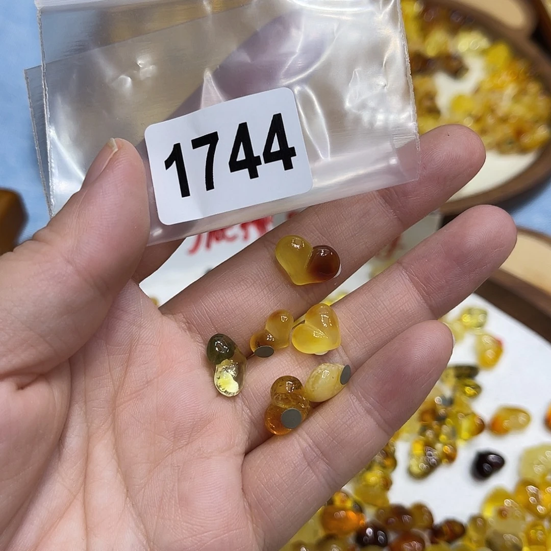琥珀未镶嵌珠宝奇石