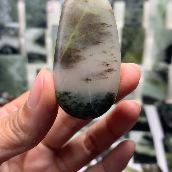 独山玉未镶嵌颈饰