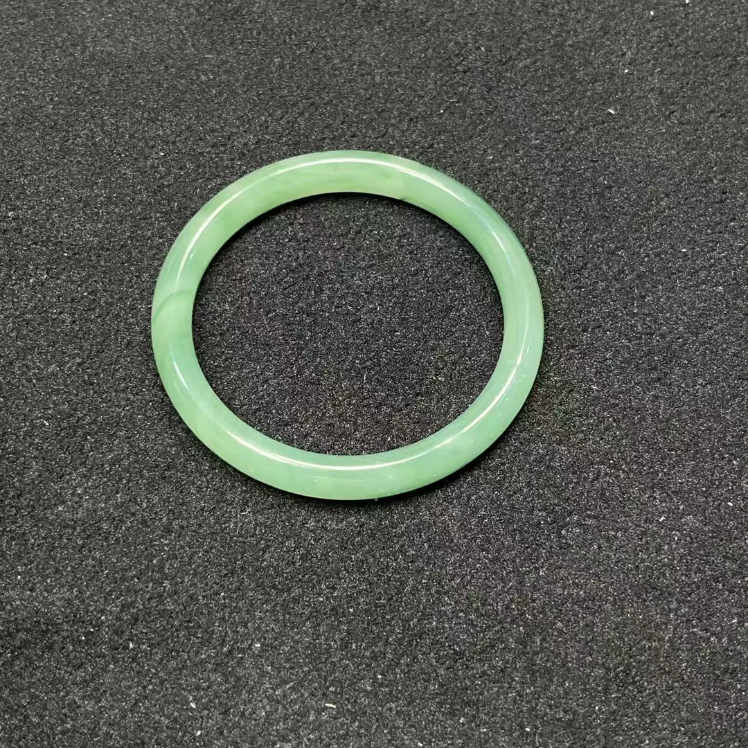 非洲翠飘绿花圆条手镯—多样性发