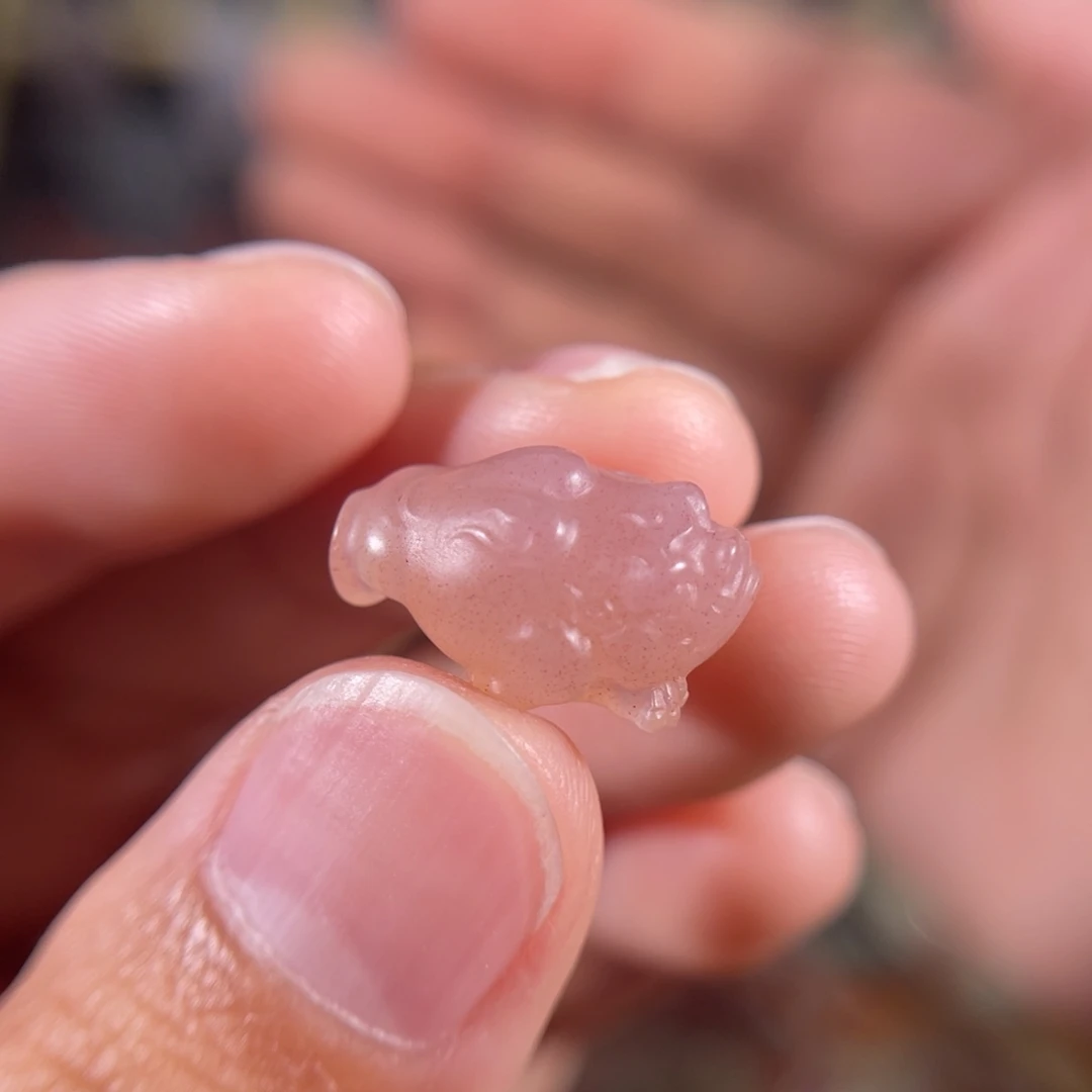 南红玛瑙大黑洞粉糯金蟾侧挂16.7*11.1未镶嵌