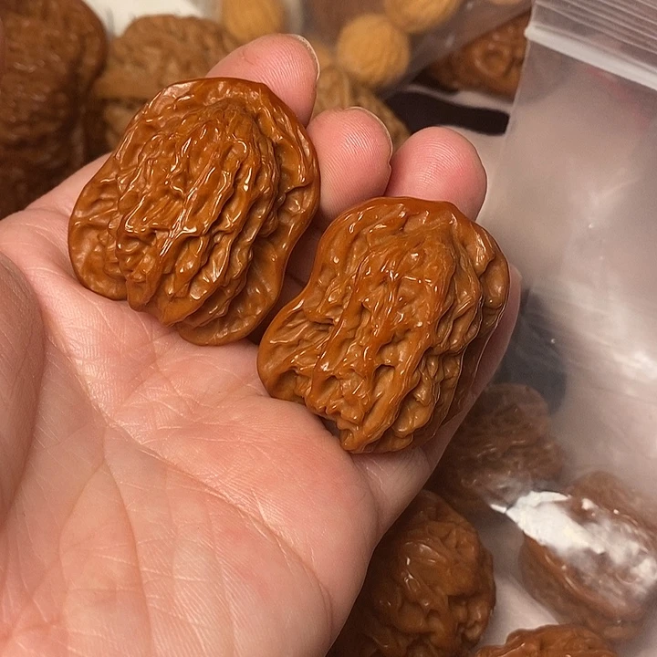 文玩核桃吊坠花生