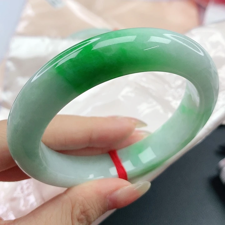 未镶嵌手镯翡翠，358