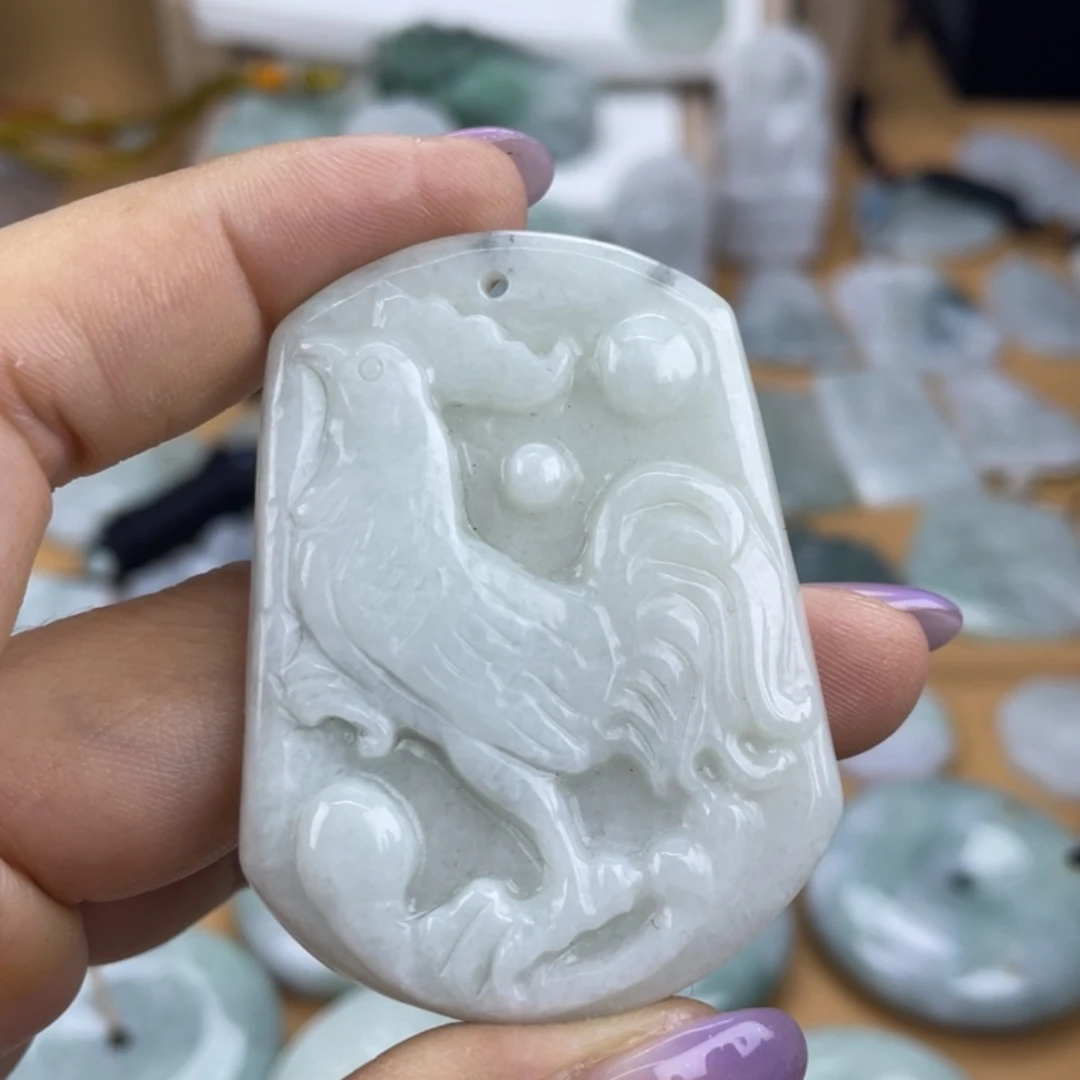 翡翠未镶嵌颈饰鸡牌