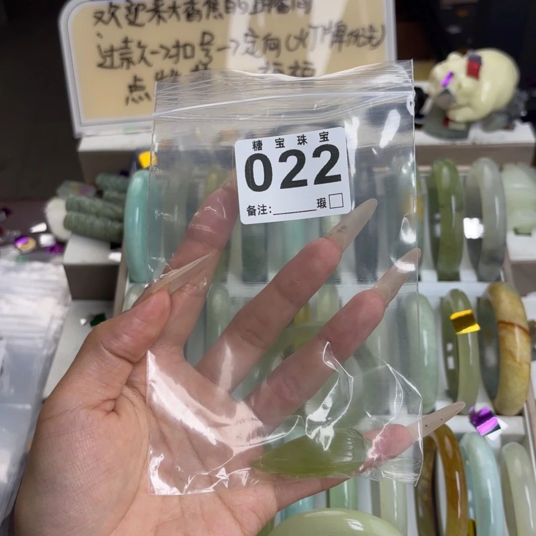 未镶嵌蛇纹石玉手镯凸*儿