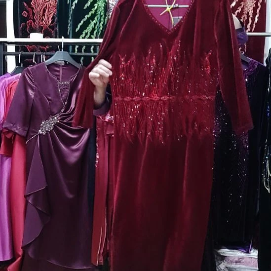 酒红色金丝绒重工v领两侧开叉长款连衣裙2xl135斤左右