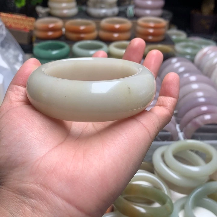 石英质玉（佘太翠）未镶嵌手镯58.5