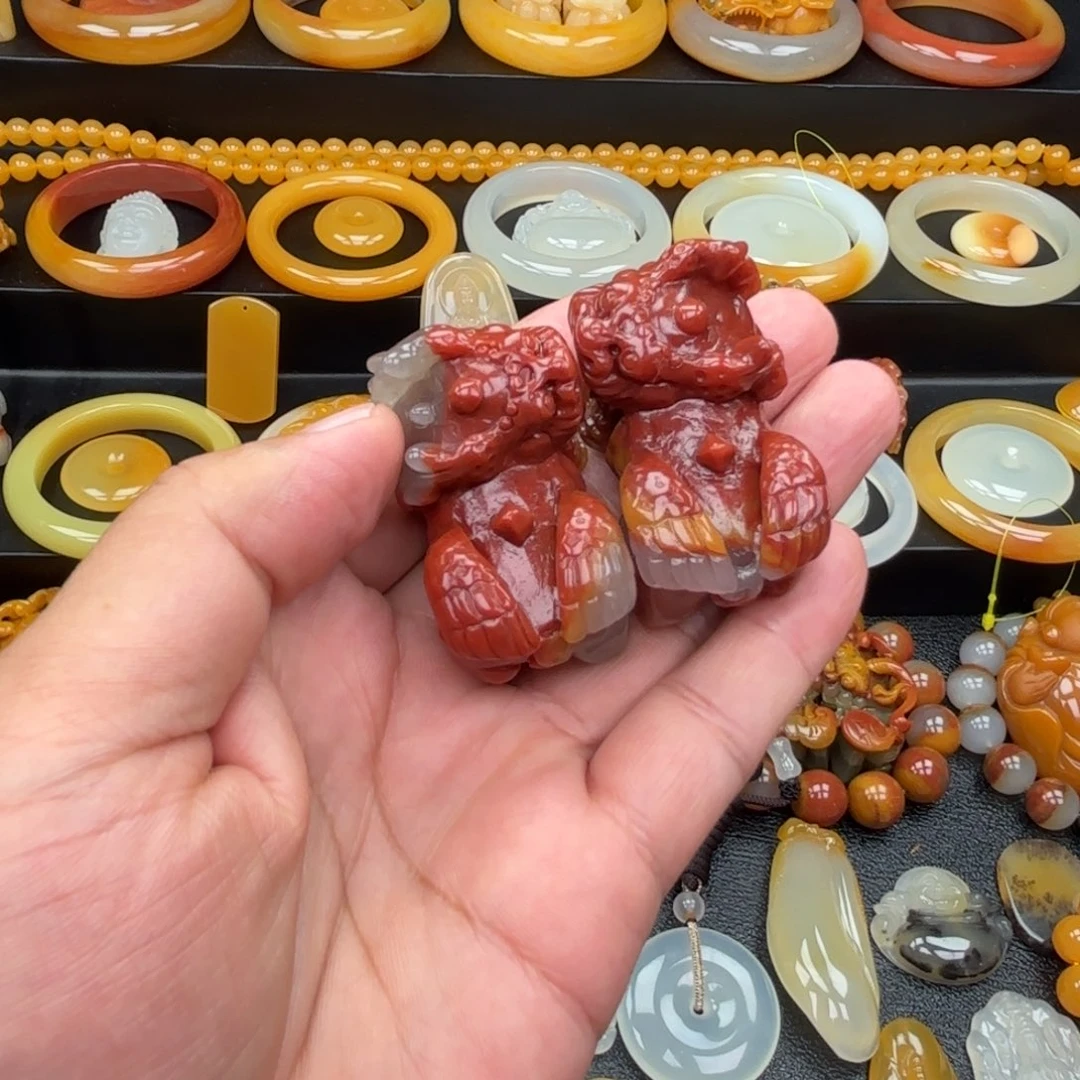 石英质玉（黄龙玉）未镶嵌颈饰