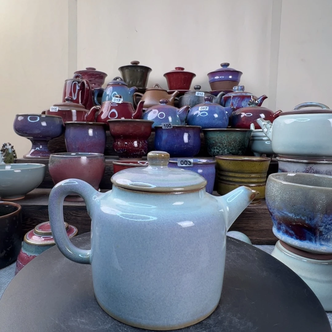 德中壶月白釉熏红，仅此一把