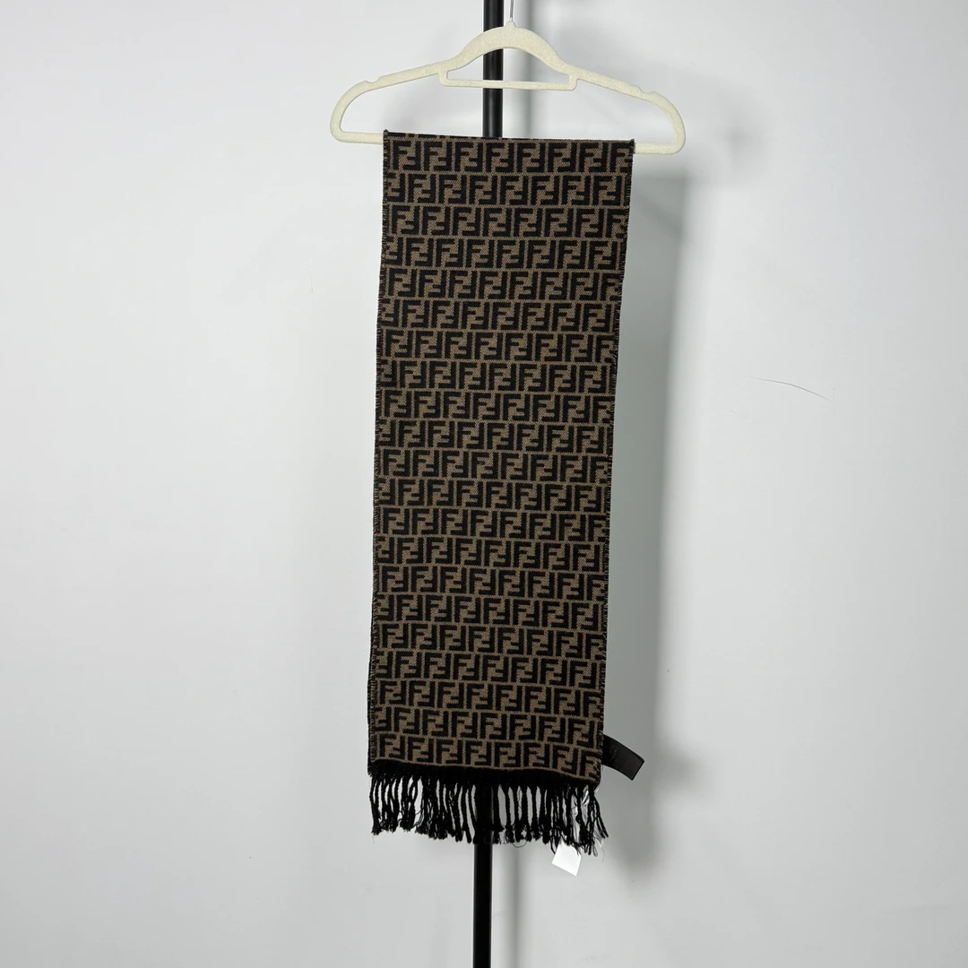 99新 FENDI/芬迪 CZF1998/满印围巾/尺码180*30
