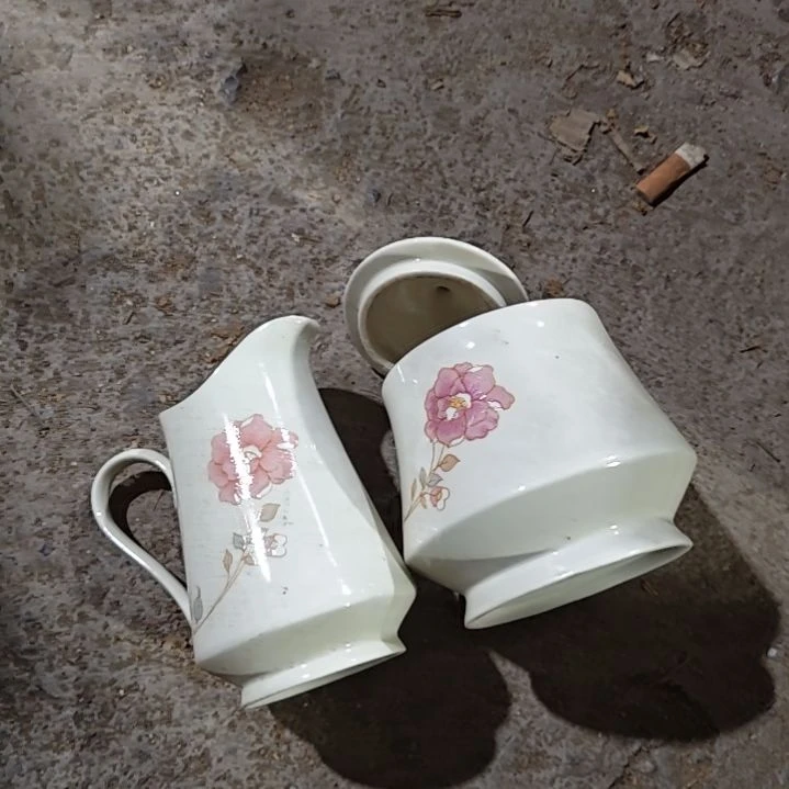 陶瓷盘子碗啥都有