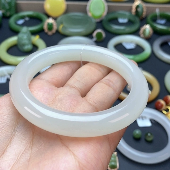 未镶嵌手镯和田玉木*?