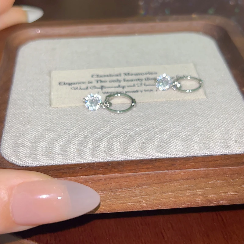 银致 合金耳饰 精致巨闪钻耳圈女耳扣轻奢通勤2025爆款高级感耳环