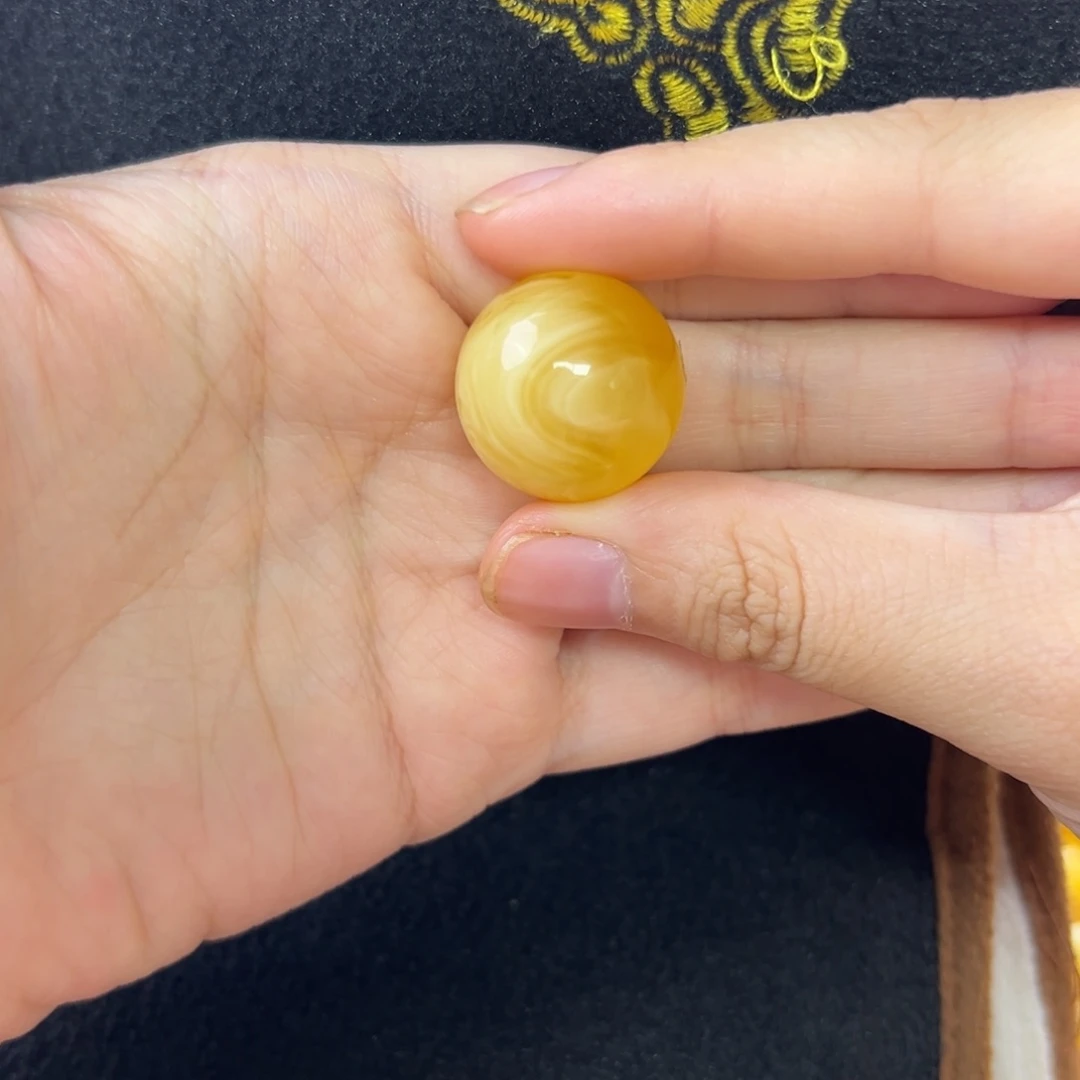 未镶嵌琥珀珠宝奇石