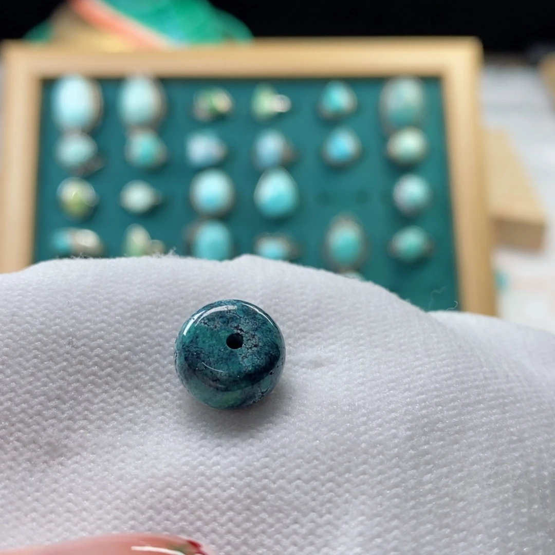 绿松石颈饰未镶嵌