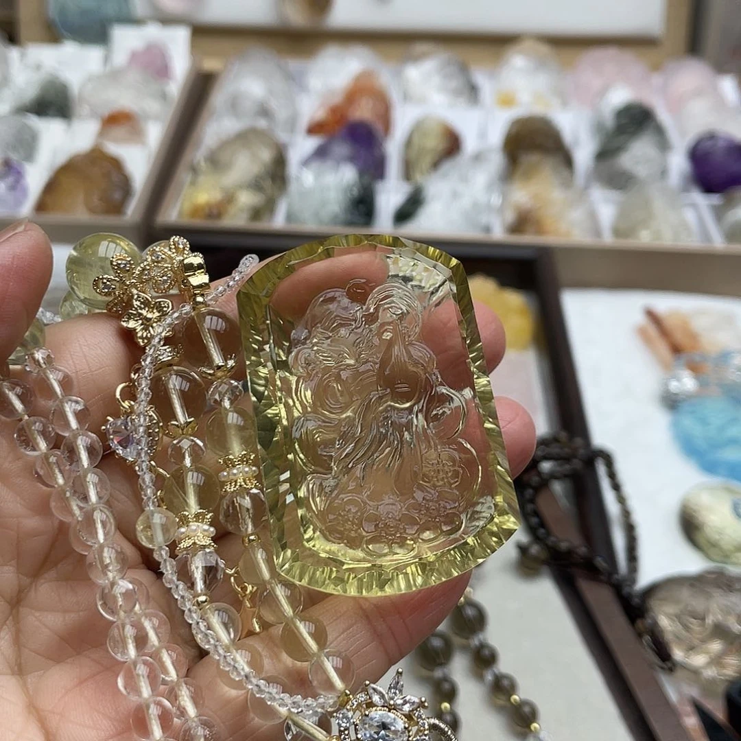 吊坠(不含链)未镶嵌水晶?