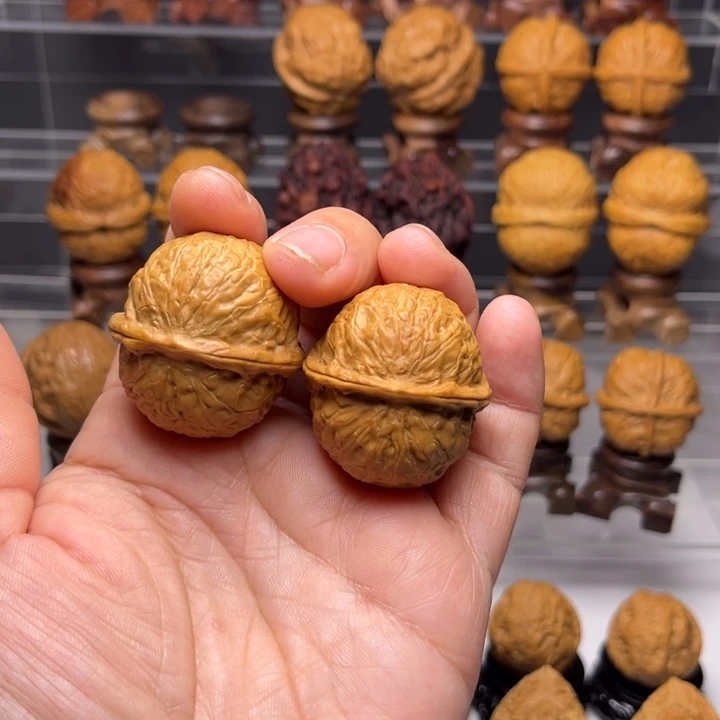 I***盼文玩核桃吊坠60w溜溜球