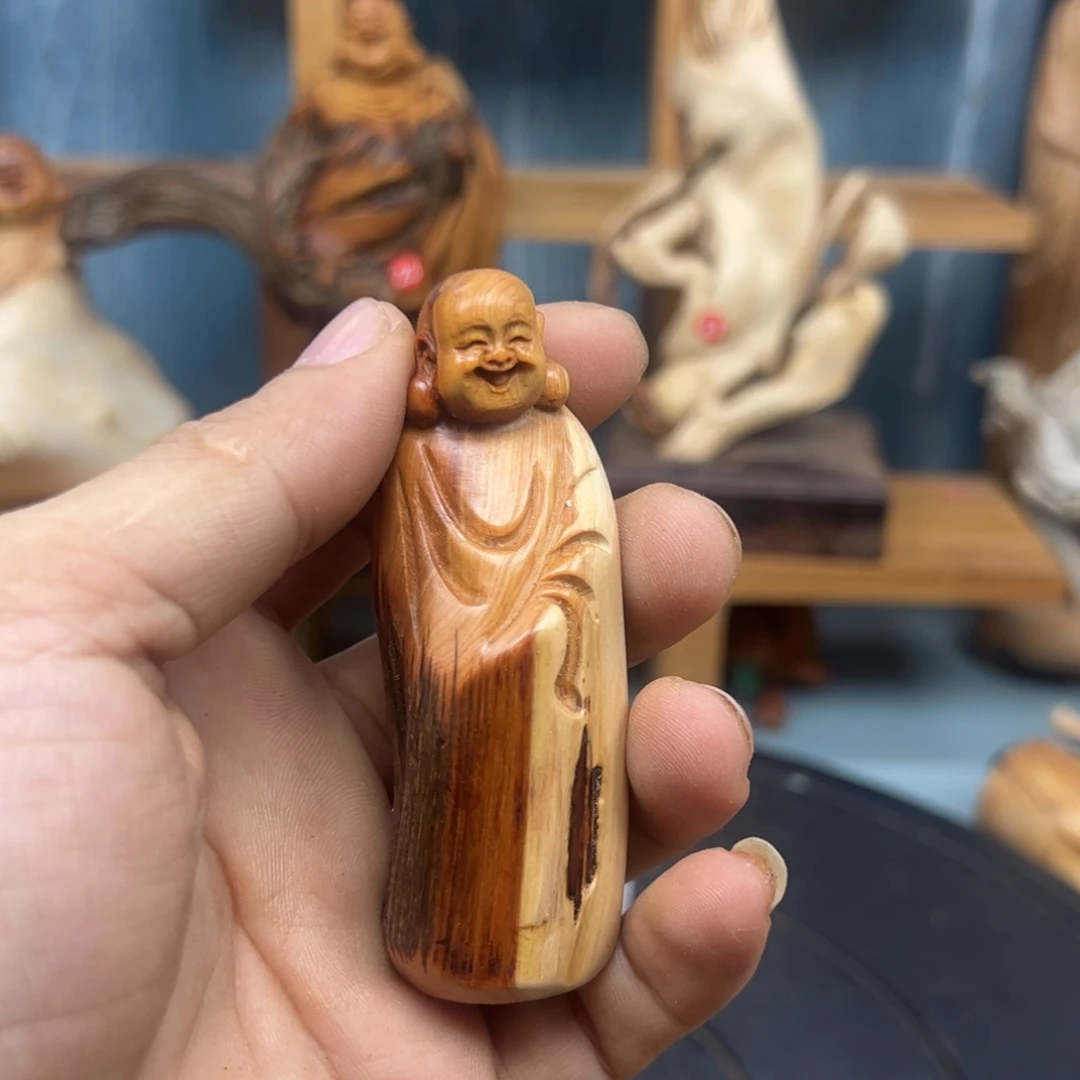 木仰**啸崖柏木摆件手把件