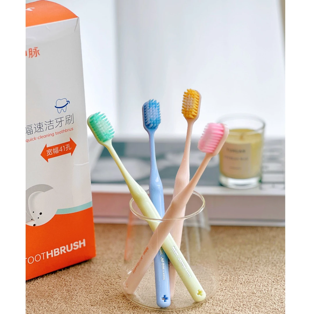 4247   宽幅41孔速洁牙刷