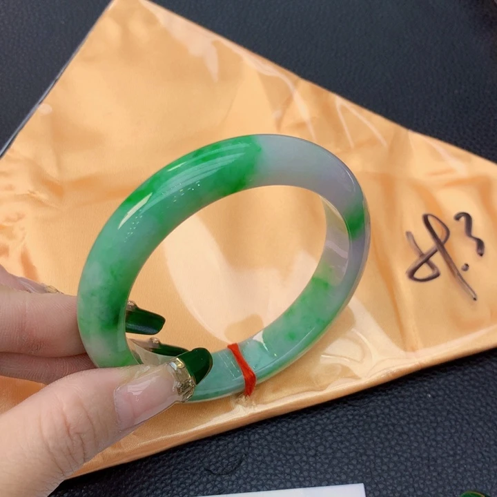翡翠手镯未镶嵌翡翠手镯
