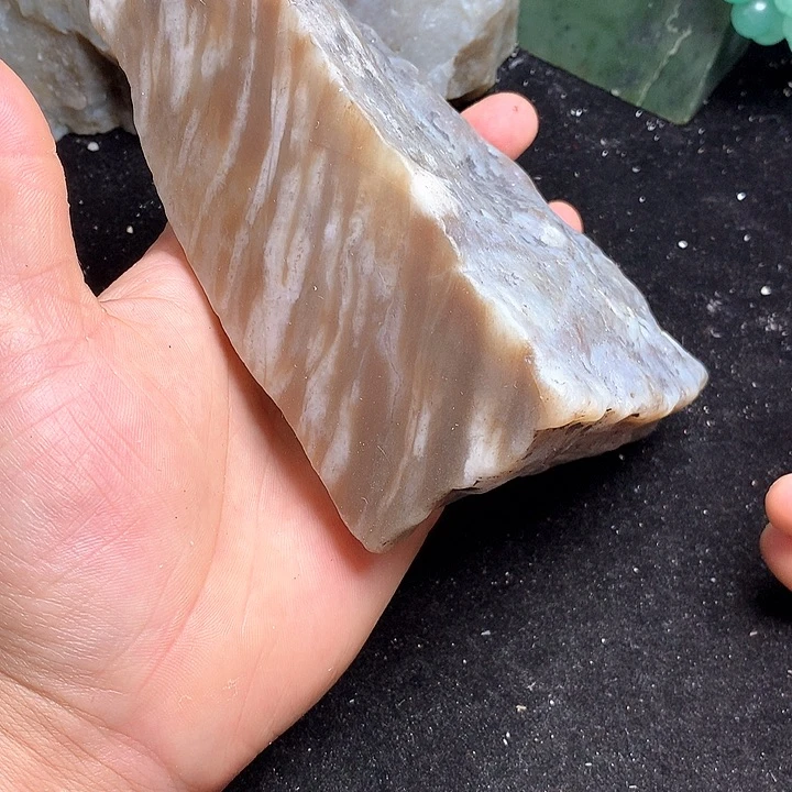 和田玉（糖玉）未镶嵌珠宝奇石