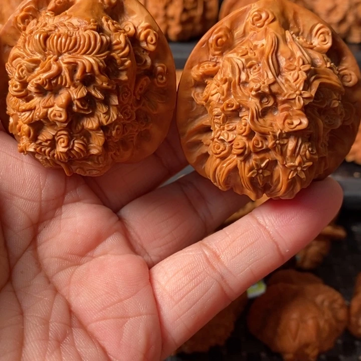 文玩核桃把件梅兰竹菊