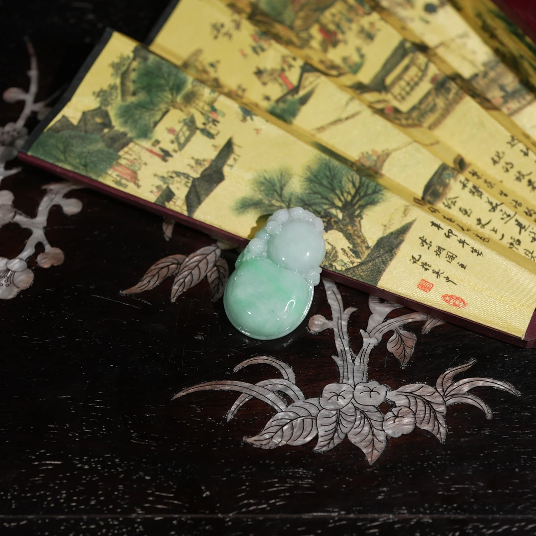 1.12香港王老板-翡翠吊坠4y195