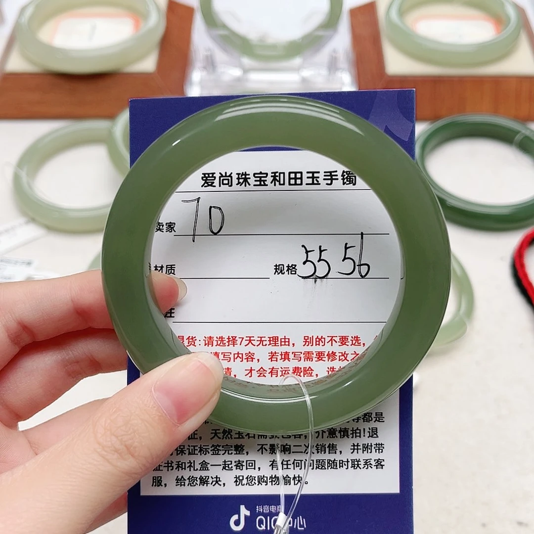 和田玉手镯未镶嵌好**临