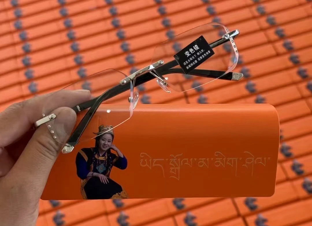 网红林芝卓玛变色眼镜感光变色镜藏式