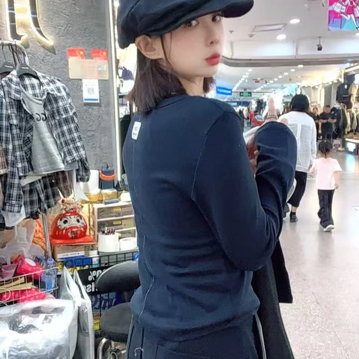 60526贴布绣长袖拼接圆领T恤修身型静奢风