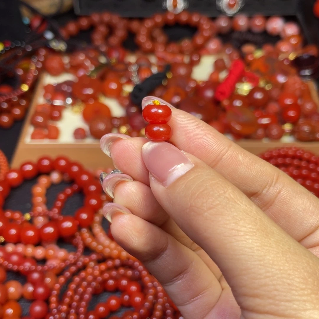 南红玛瑙手串未镶嵌西**?