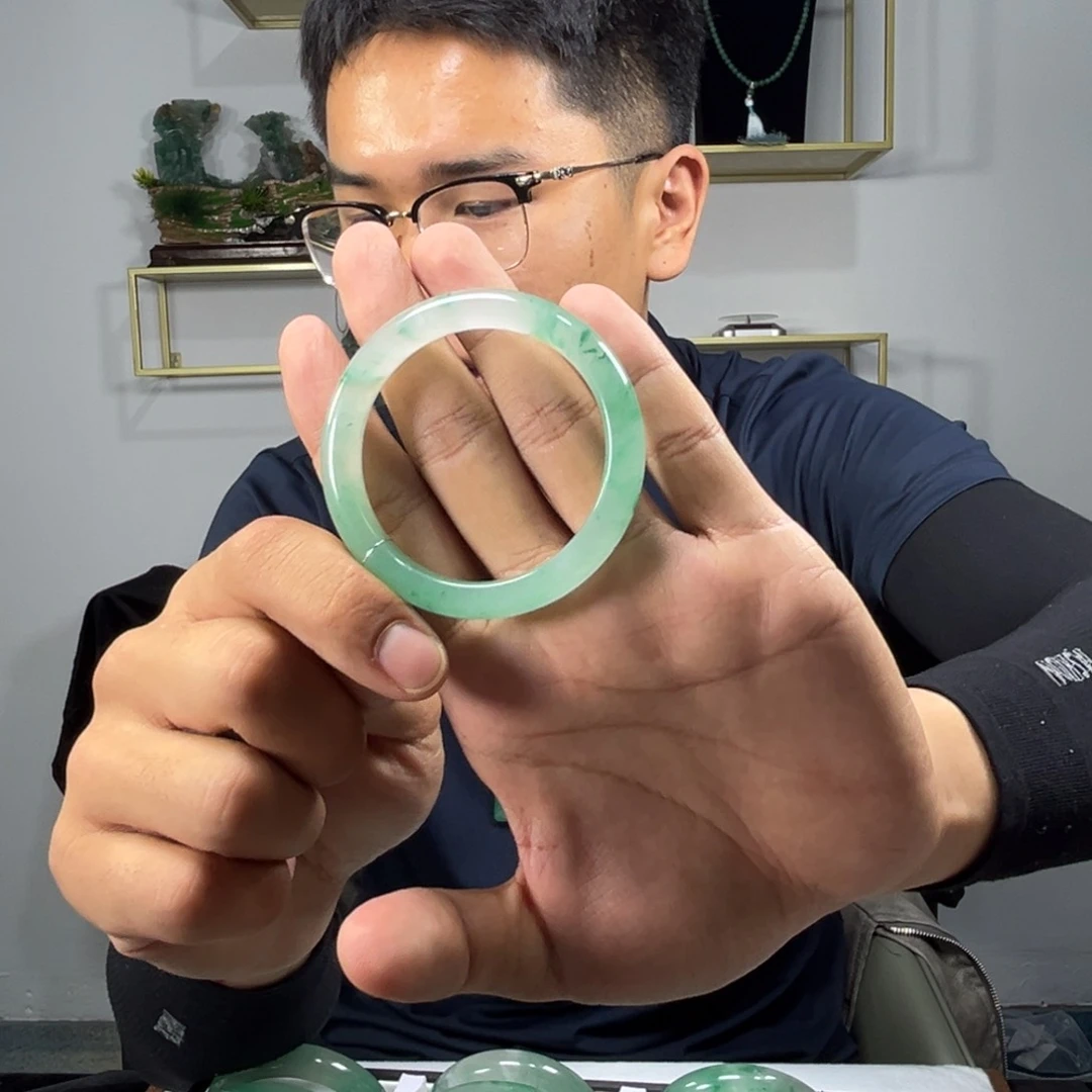 石英质玉（非洲翠）手镯未镶嵌月****要