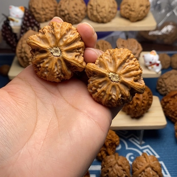 娜***吒文玩核桃把件42尺宫灯狮子头