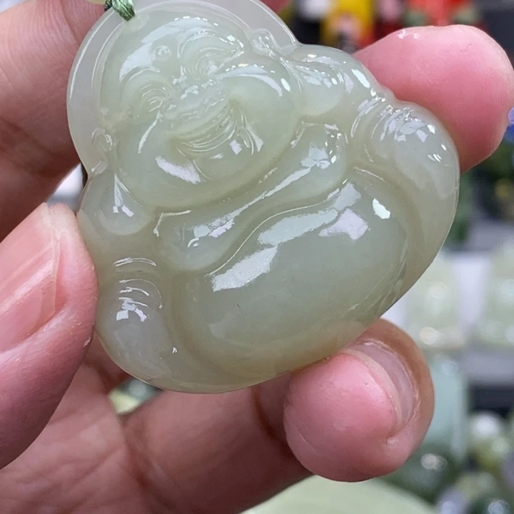 梅***子和田玉未镶嵌颈饰