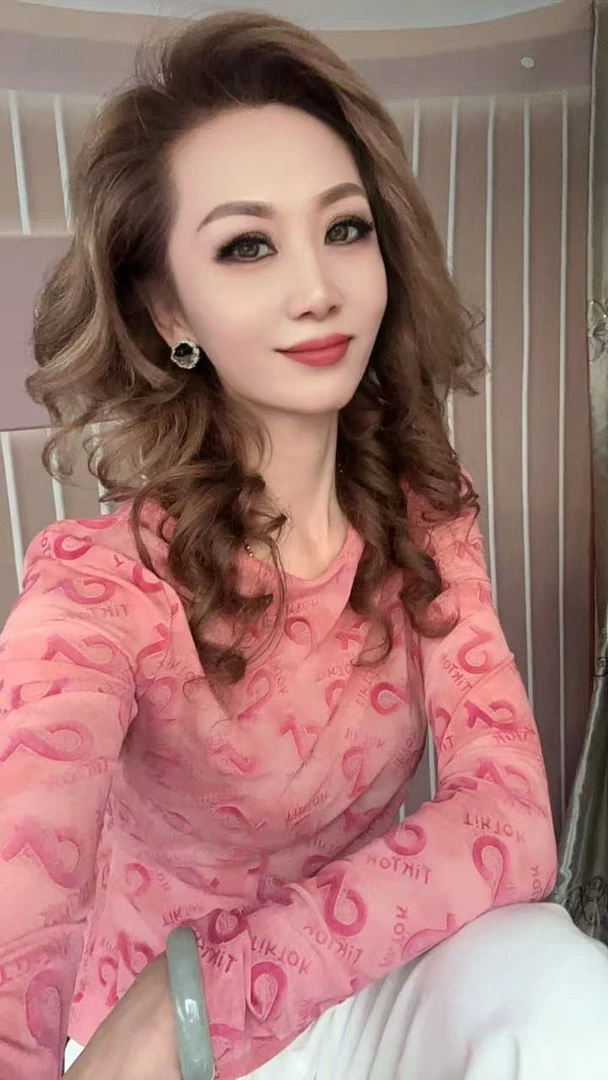 夏新款圆领定位花上衣时尚出行显瘦气质短袖时尚