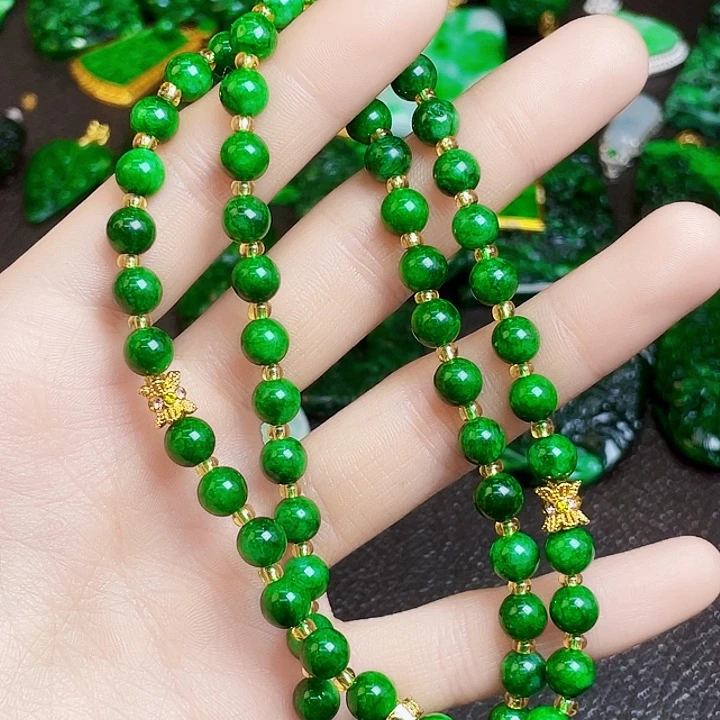 翡翠未镶嵌颈饰多样性