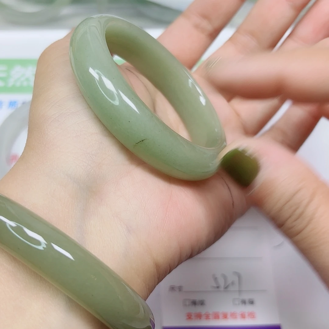 石英质玉未镶嵌手镯30/5253