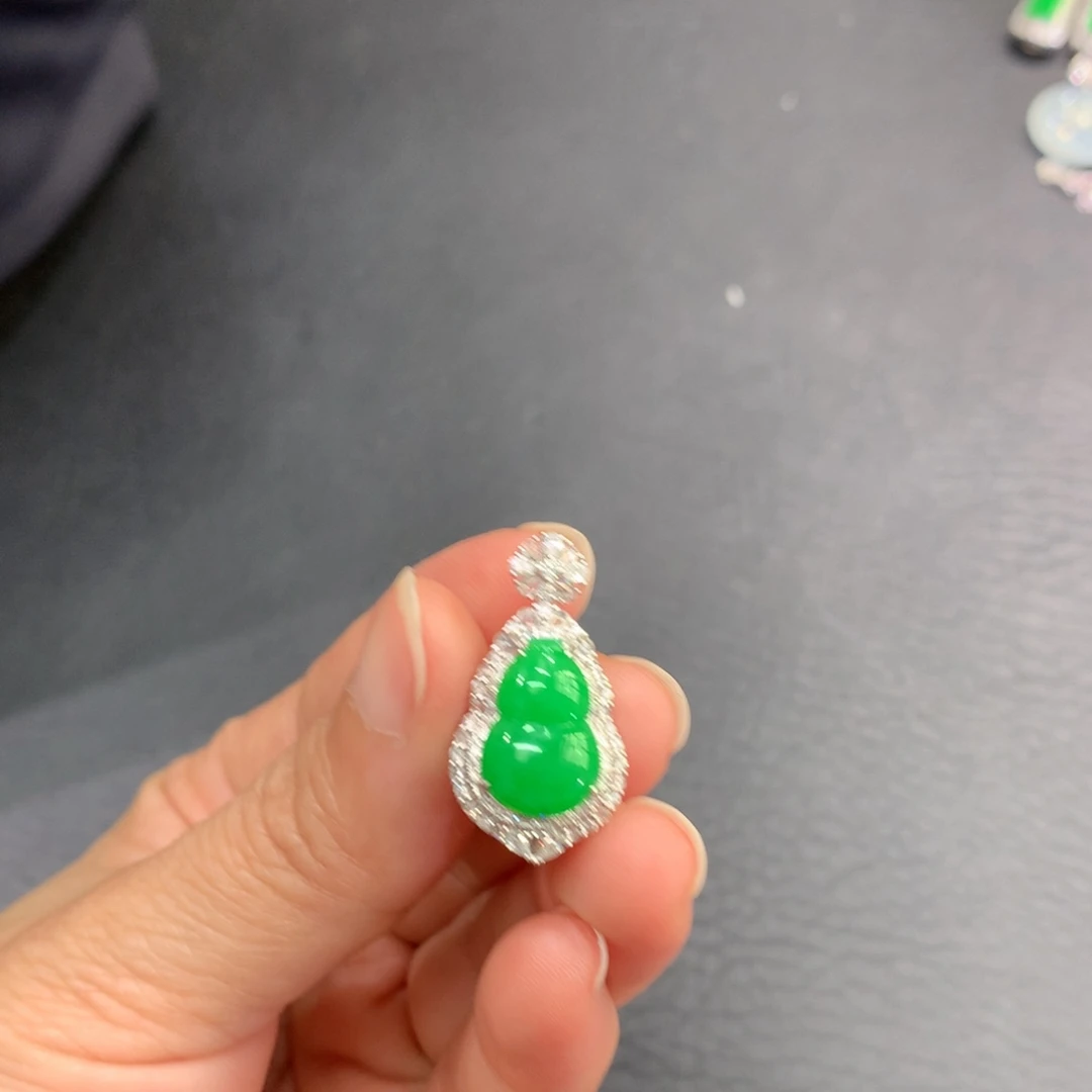 吊坠(不含链)18K金镶嵌翡翠