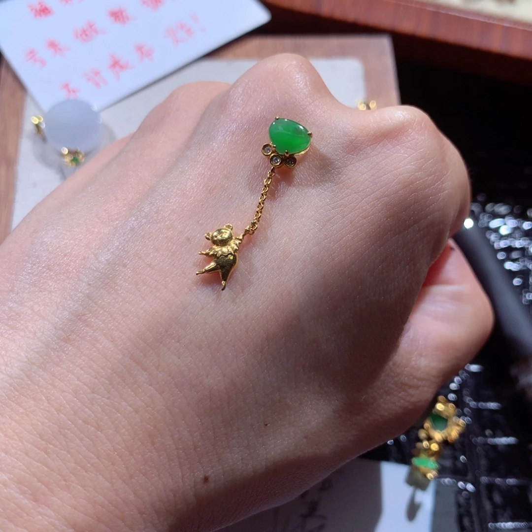 翡翠挂件18K金镶嵌翡翠