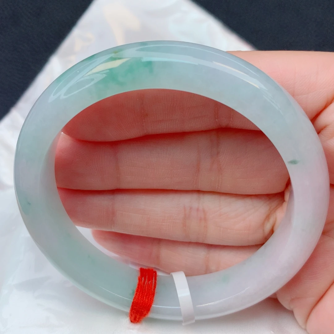 翡翠未镶嵌手镯57圈 白底飘绿花高性价比捡漏