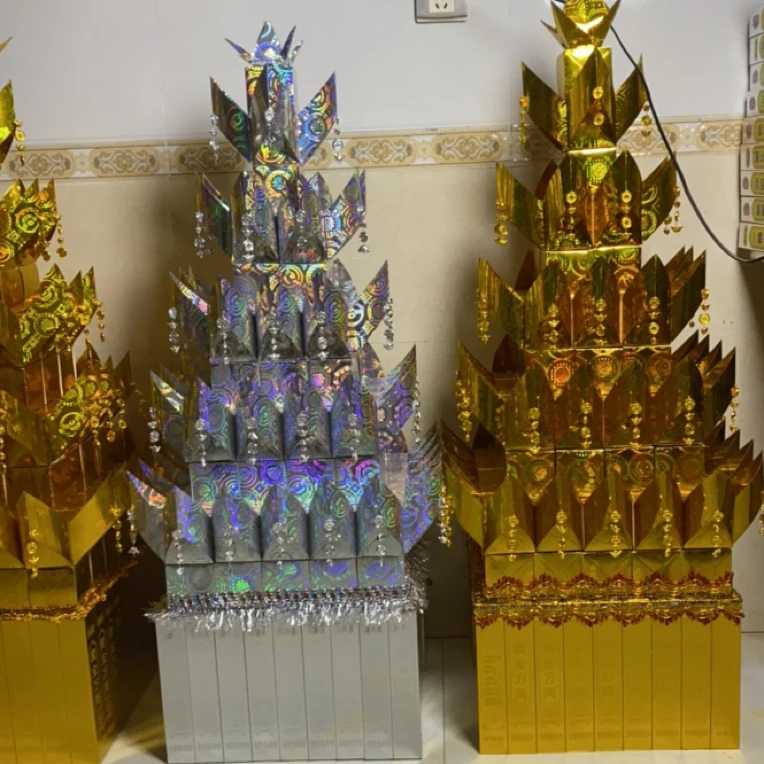 金山银山高亮手工折纸高约1.2米 宽约50厘米