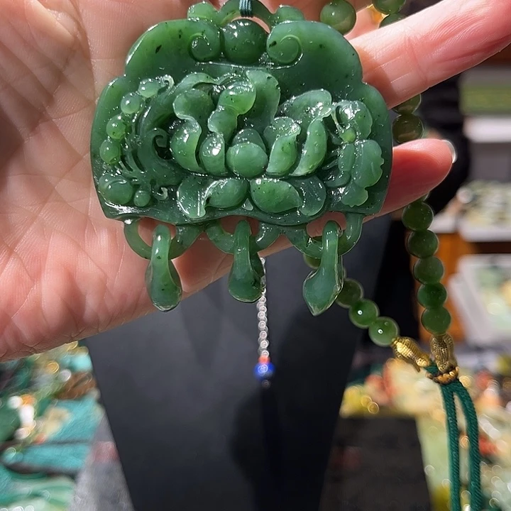 颈饰未镶嵌和田玉（糖玉）姝*人