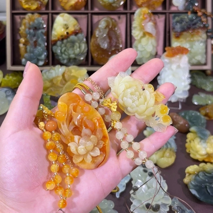 未镶嵌蛇纹石玉颈饰落*?