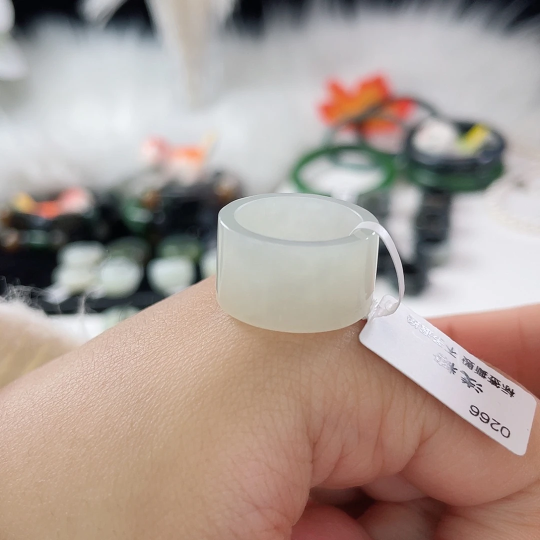 和田玉未镶嵌戒指l52。冰透白圆切。16.6 不退换