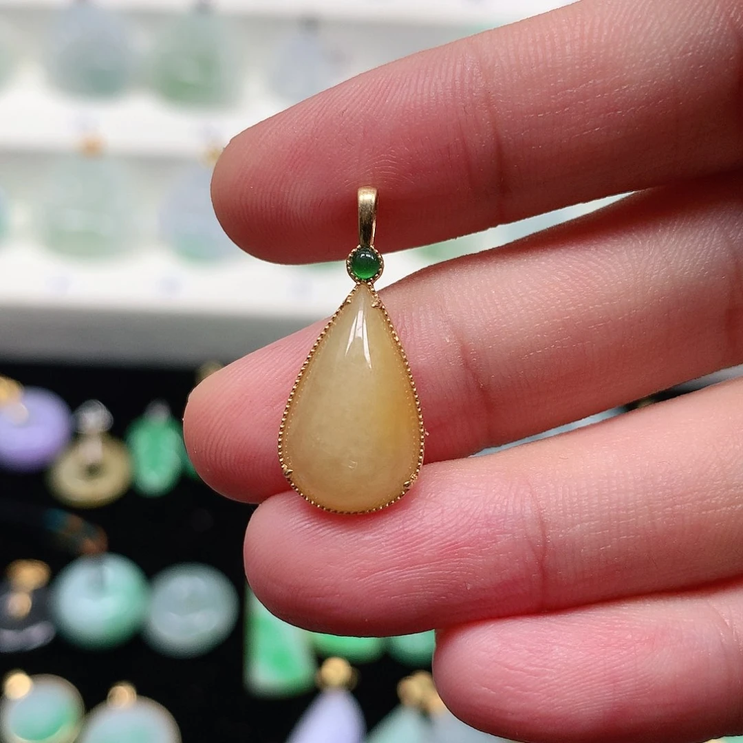 颈饰18K金镶嵌翡翠翡翠吊坠