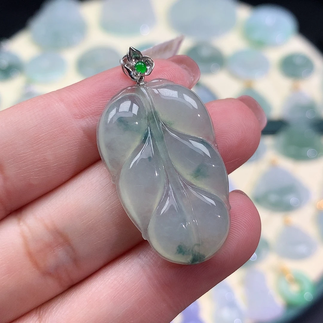 翡翠18K金镶嵌颈饰金枝玉叶