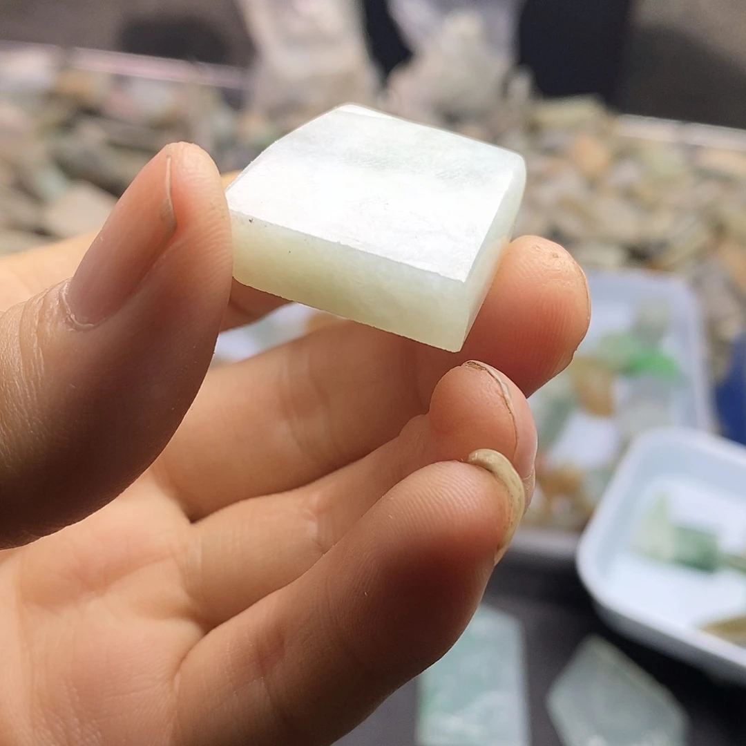 裸石翡翠缅甸翡翠A货边角料