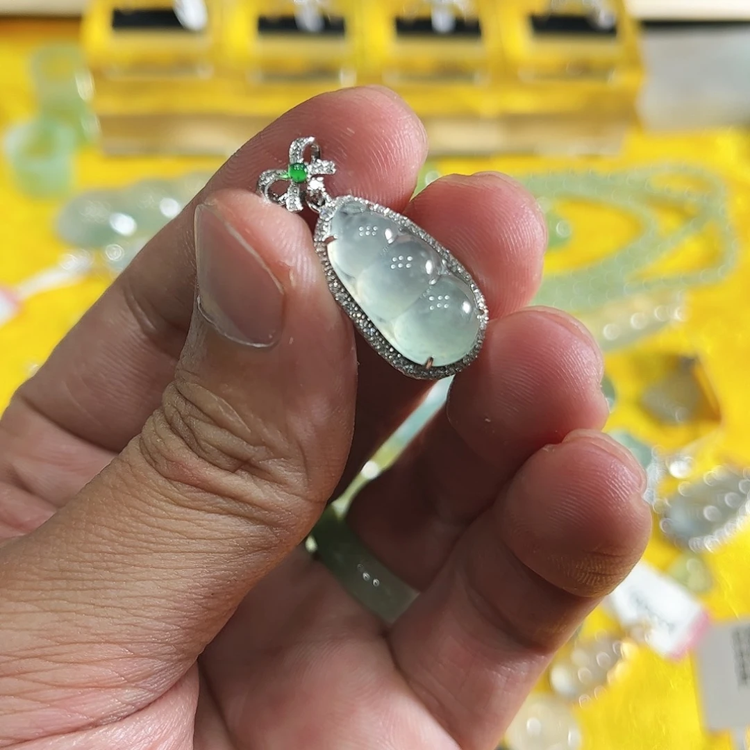 翡翠颈饰18K金镶嵌秀*缅甸翡翠