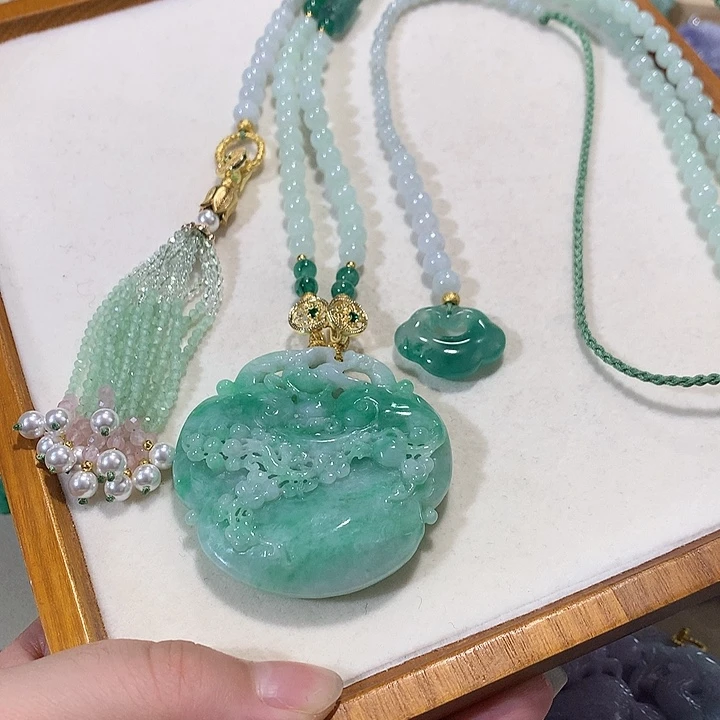 翡翠未镶嵌颈饰翡翠吊坠