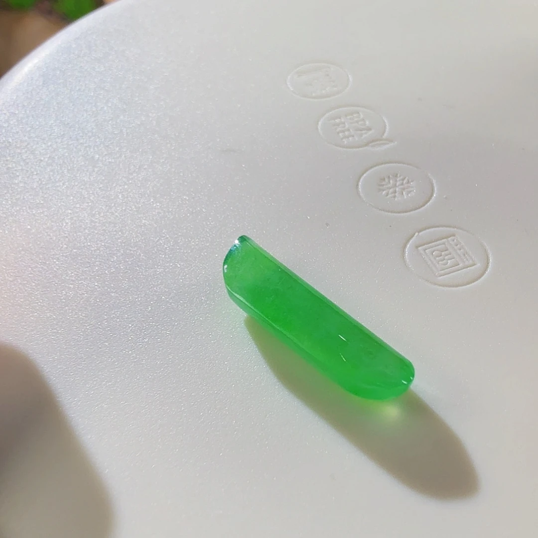 翡翠未镶嵌颈饰裸石