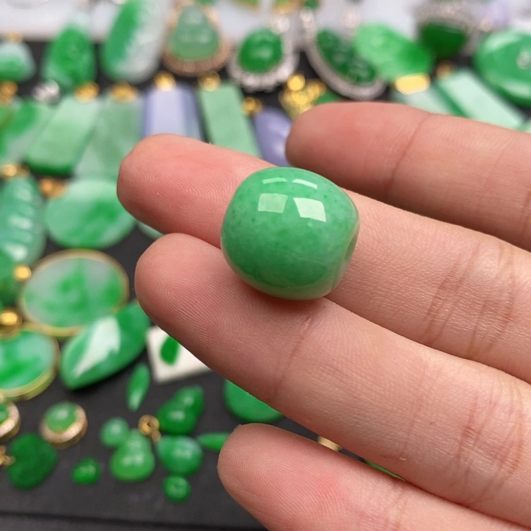 翡翠未镶嵌颈饰14.6